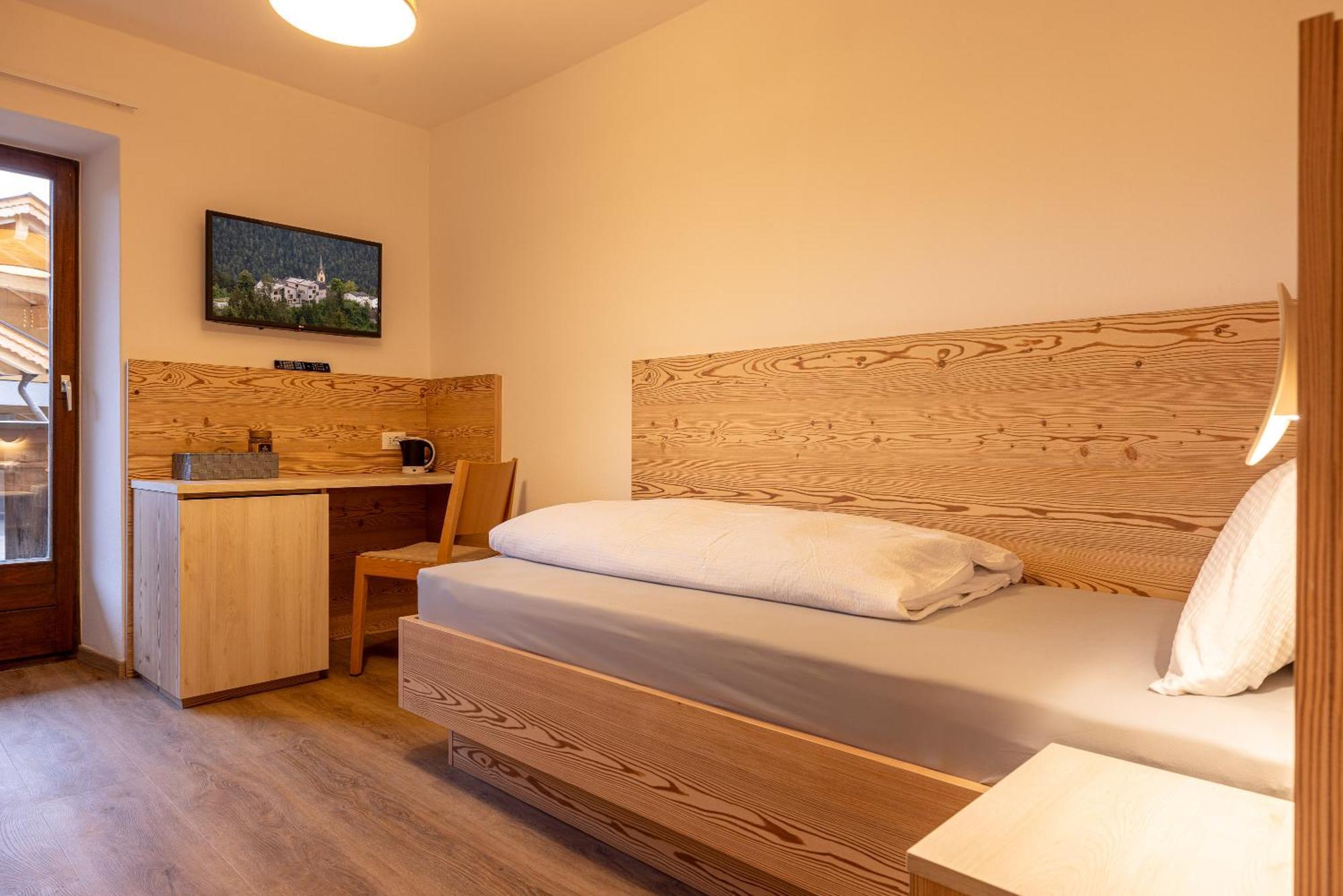 San Pietro Dolomiti Small Budget Hotel Ortisei Exterior foto